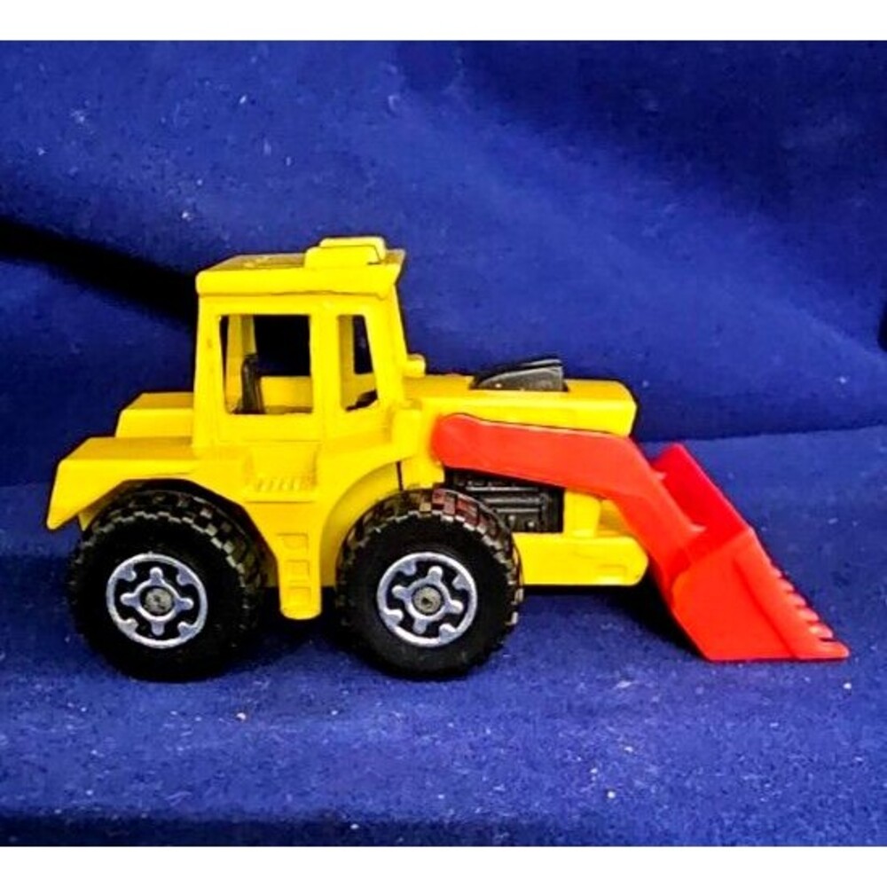 Vintage 1976 Matchbox No. 29 Tractor Shovel